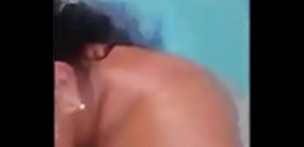  Pagando um guloso na piscina